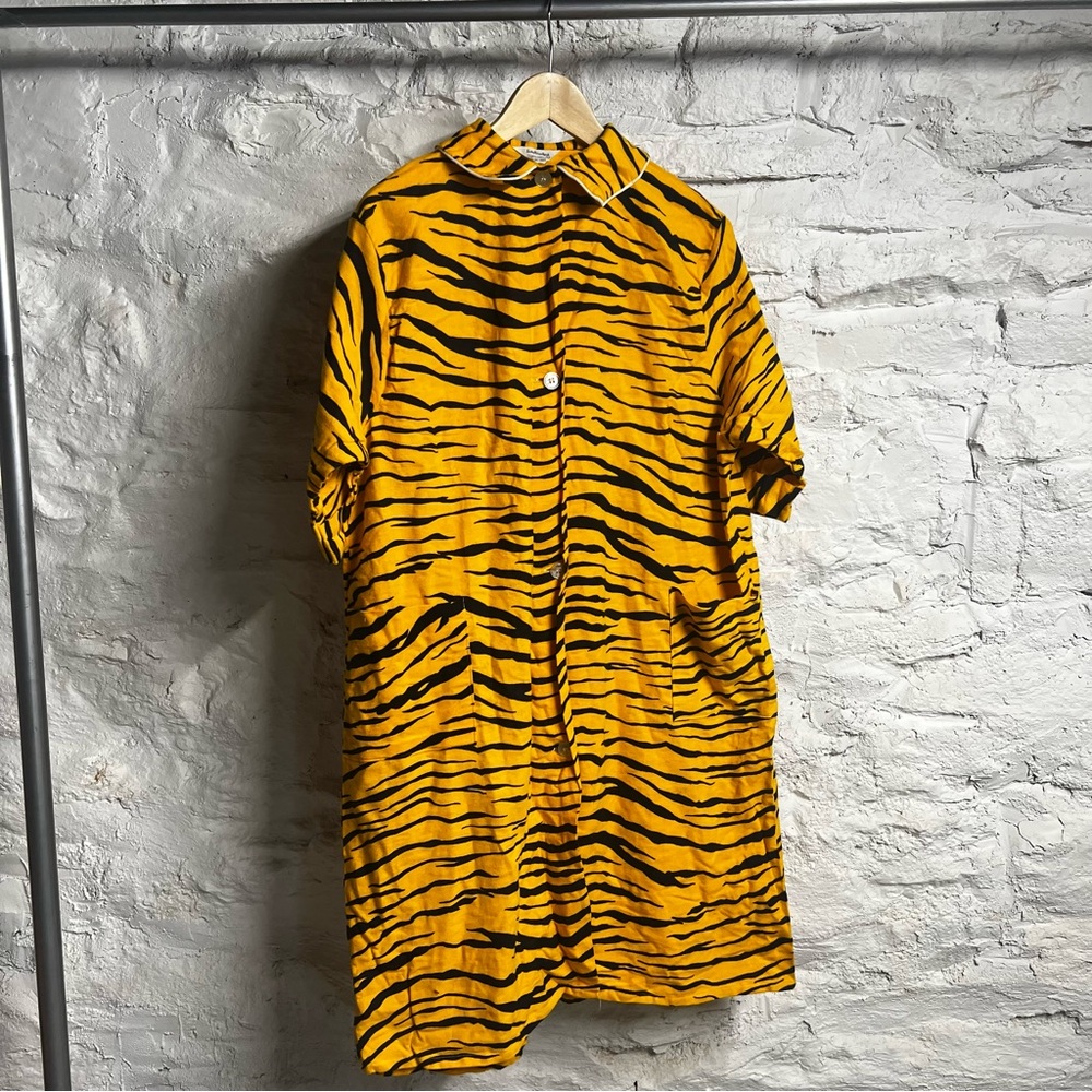 Size large long button up top tiger print unisex 100% cotton vintage unique